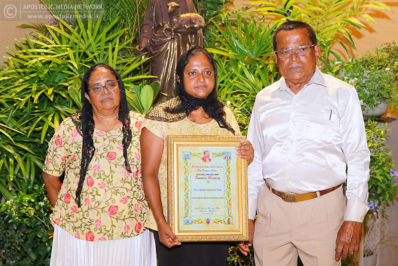 His Holiness The Apostle presents the Apostolic Blessing Certificate to Miss Manoji Dias